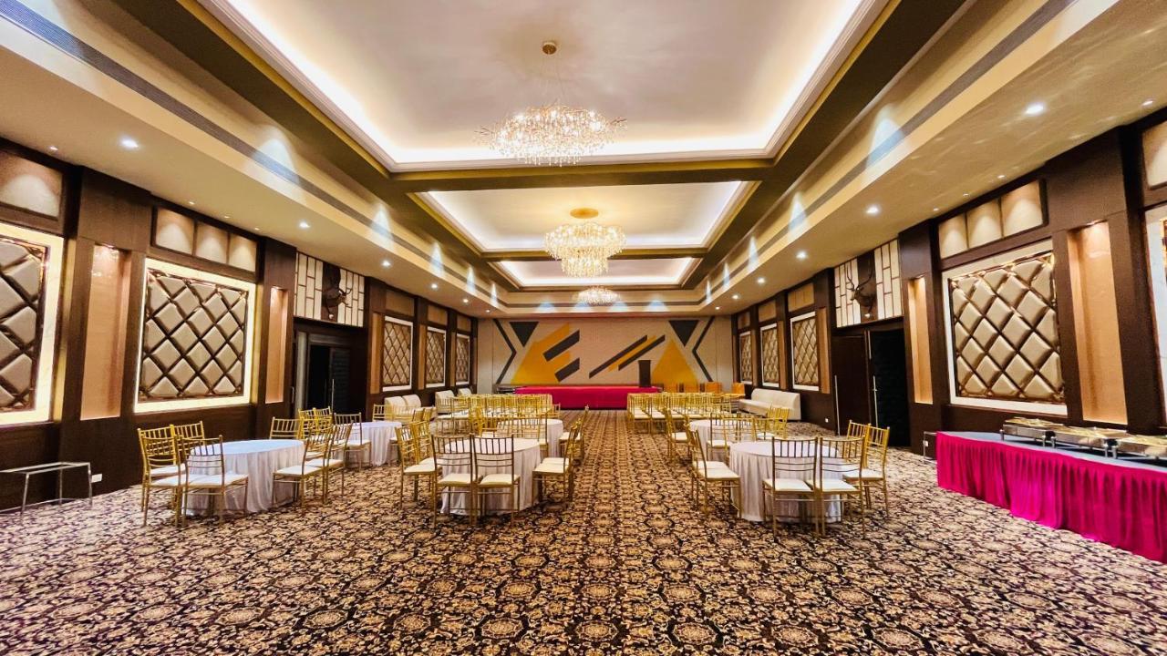 Sargawa The Palace Resort Ambikapur Buitenkant foto