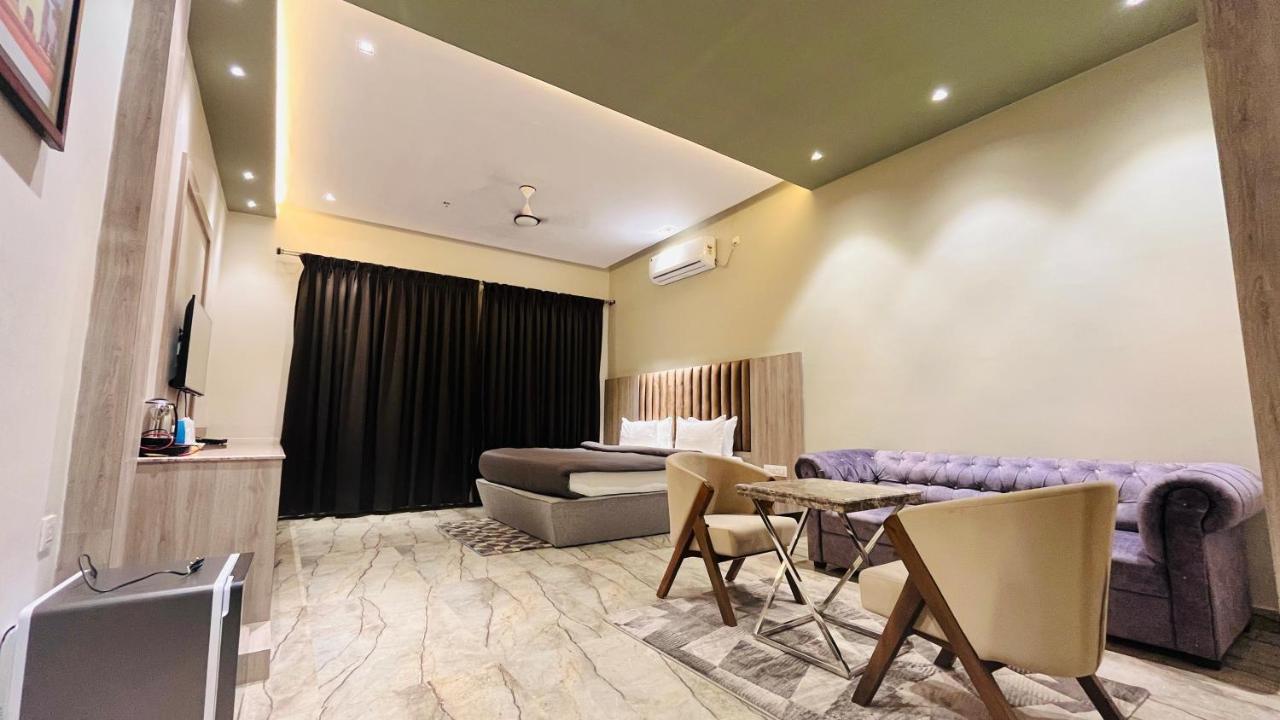Sargawa The Palace Resort Ambikapur Buitenkant foto